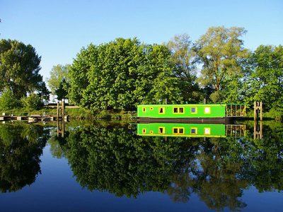 Bootshaus mit Spiegelung im Wasser Puzzle Puzzle