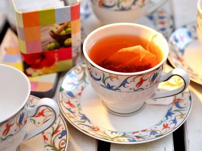 Porzellantasse mit heißem Tee Puzzle Puzzle