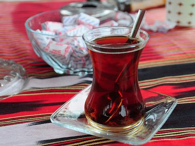 Türkischer Tee im Tulpenglas Puzzle Puzzle