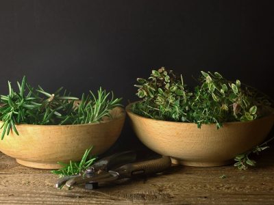 Food and Drinks jigsaw puzzle: Herbs Wooden Bowls