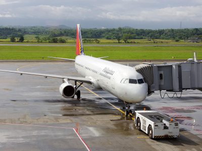 Jigsaw puzzle Jigsaw puzzle Philippines Airlines Plane at the Gate