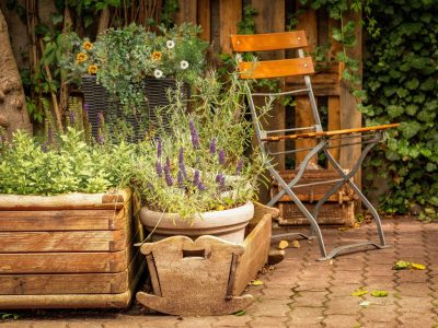 Jigsaw puzzle Sunny Garden Terrace with Chairs, preview