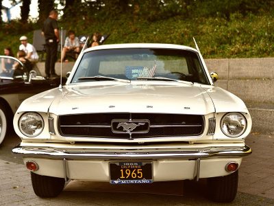 Jigsaw puzzle White Antique Classic Ford, preview