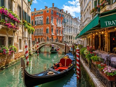 Puzzle di Gondola su un canale veneziano