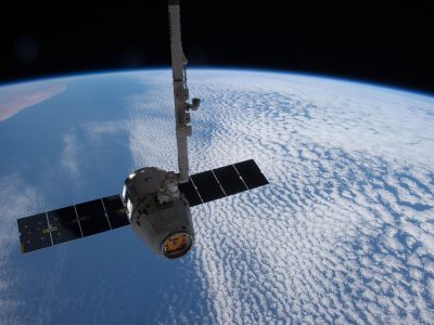Puzzle di Stazione spaziale sopra la Terra