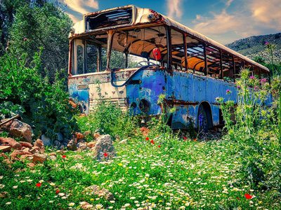 Legpuzzel Verlaten roestige Volvo-bus
