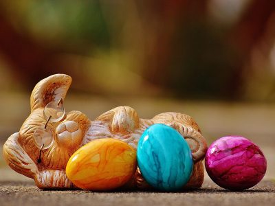 Puzzle Puzzle Kolorowe jajka na Wielkanoc i figurka króliczka