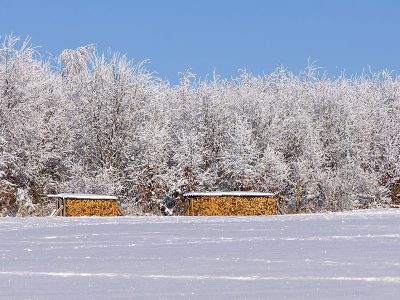 Puzzle Puzzle Śnieżny zimowy krajobraz w słoneczny dzień