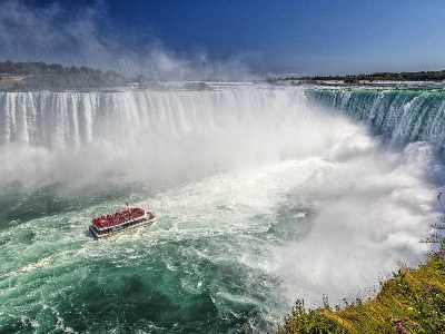 Jigsaw puzzle Tour boat below Horseshoe Falls