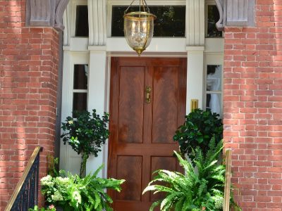 Jigsaw puzzle Historic doorway with stoop and railings in Savannah