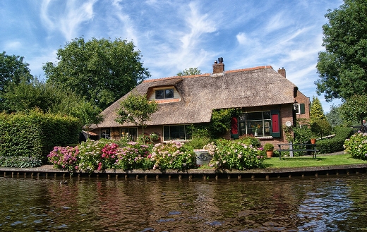 Giethoorn farm house in the Netherlands puzzle.
