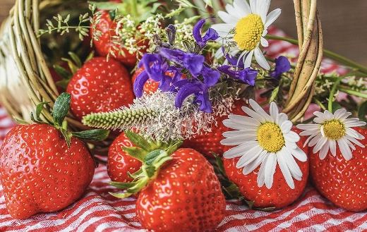 Ripe strawberries with wild flowers