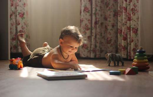 Baby playing reading online