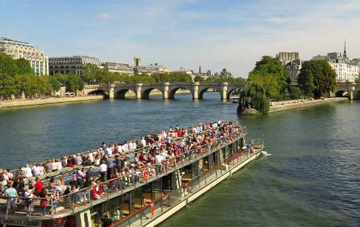 New river Seine Paris river boats