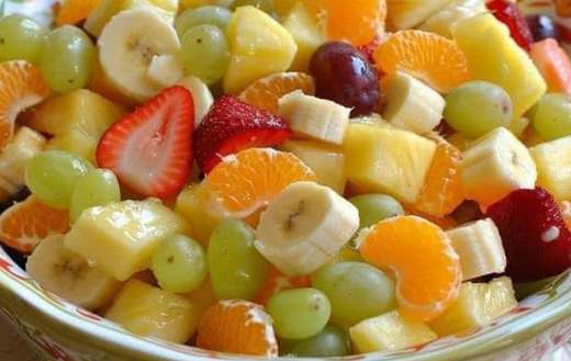 Fresh fruit salad mix in bowl