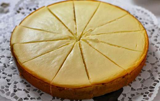 Self baked cream cake