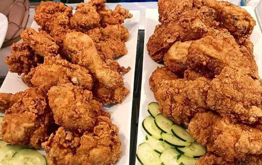 Fried chicken with cucumber side dishes