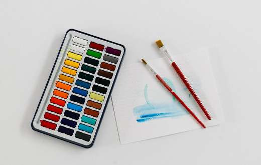 Watercolor paint set with different colors