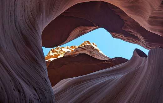 Wavy sandstone walls