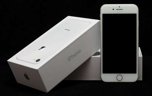 White apple iphone 8