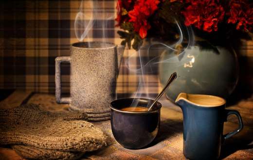 Steaming coffee in the three mugs